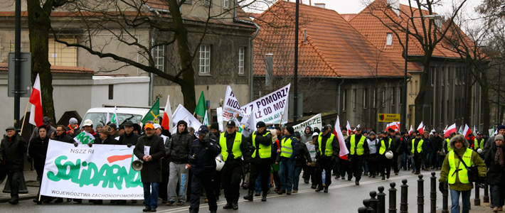 Thousands of Polish farmers anti-GM march in Warsaw